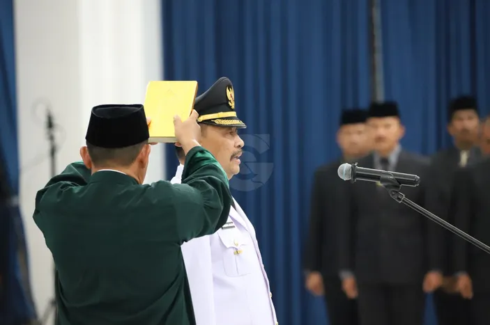 Barnas Adjidin Dilantik Sebagai Penjabat Bupati Garut, Gantikan Rudy ...