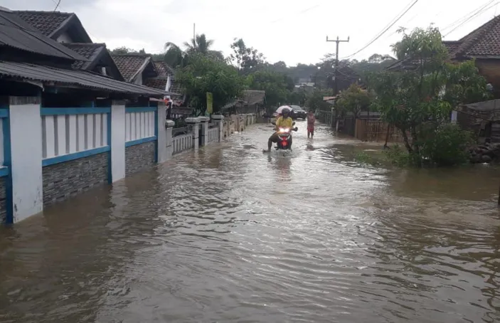 Banjir Landa 2 Desa di Kecamatan Carita Kabupaten Pandeglang...