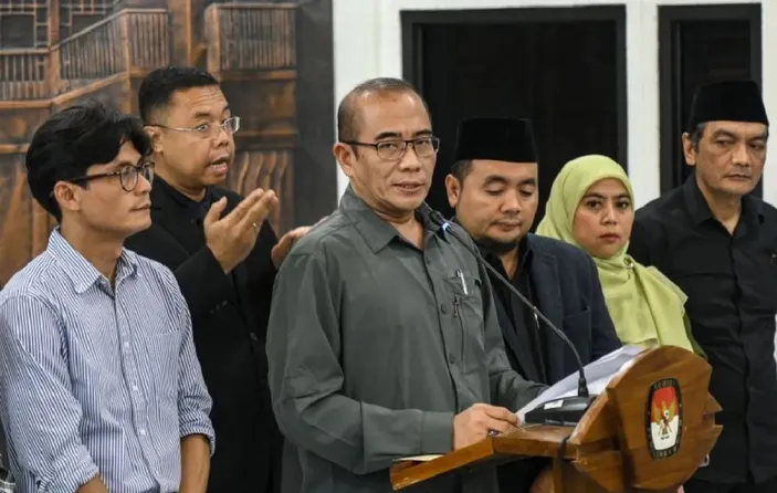 DKPP Pecat Ketua KPU RI Karena Skandal Asusila, Hasyim Asy'ari ...