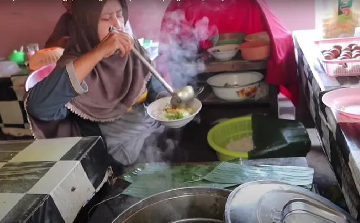 Berdiri Sejak 1984, Inilah Warung Soto Legendaris Di Ponorogo, Cek ...