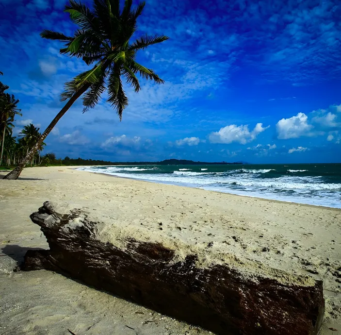 5 Pantai Eksotis di Bangka: Destinasi Wisata yang Tidak Boleh ...