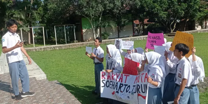 Pertama Di Indonesia! Praktik Unjuk Rasa Masuk Pelajaran Sekolah Di ...