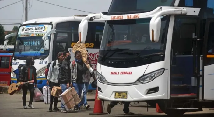 CATAT! Ini Jenis Kendaraan Angkutan Barang Yang Dilarang Beroperasi ...