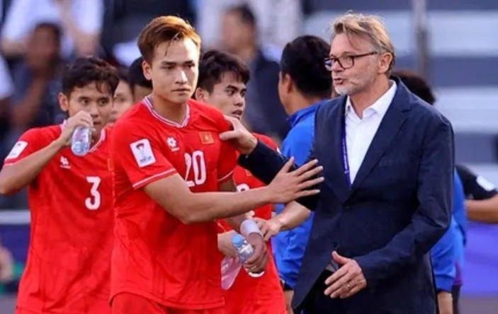 Ini Dia Pelatih Vietnam Pengganti Philippe Troussier, Bukan Orang Baru ...