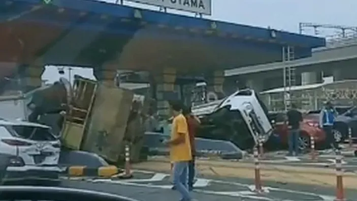 Kronologi Dan Penyebab Kecelakaan Beruntun Di Gerbang Tol Halim ...