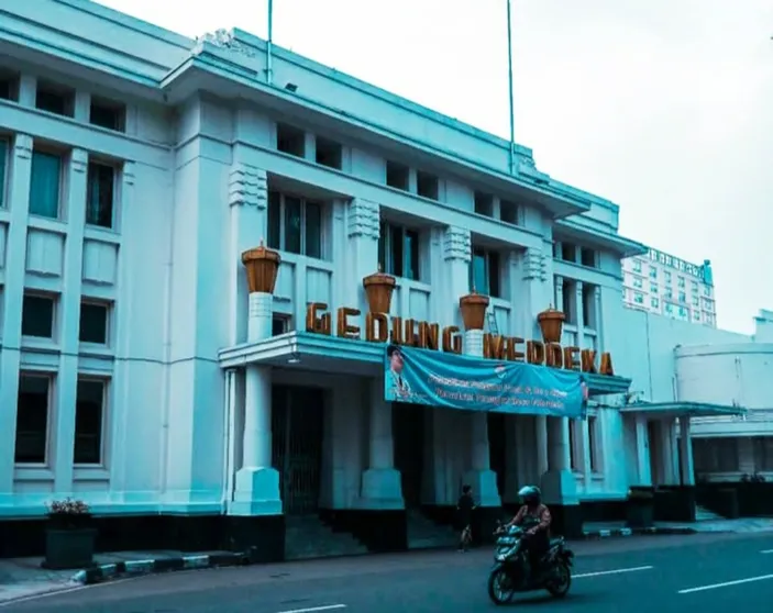 Angker! Kisah Mistis Dibalik Megahnya Gedung Merdeka Di Jalan Asia ...