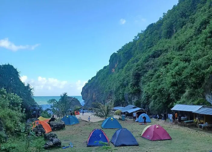 Nikmati Keindahannya! Ini Rekomendasi 3 Pantai di Gunungkidul untuk ...