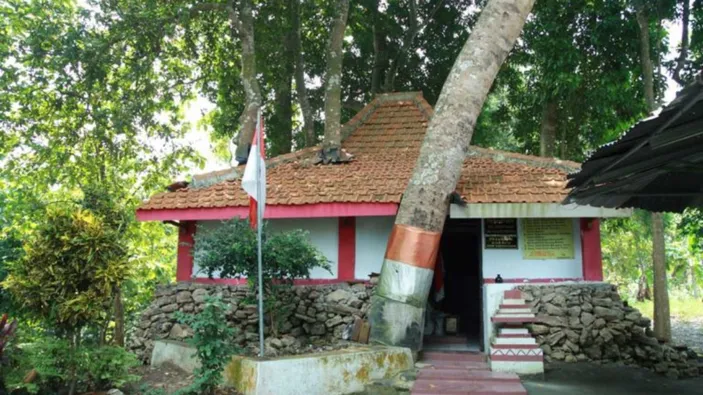 Makam Ibunda Gajah Mada di Gunung Ratu Lamongan, Jadi Tempat Wisata ...