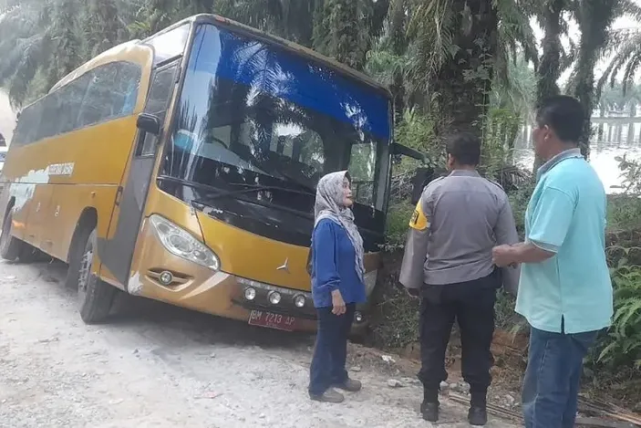 Tragedi di Puncak: Bus Pariwisata Terperosok, Mengungkap Kerentanan Sistem dan Perlunya Keselamatan yang Lebih Baik
