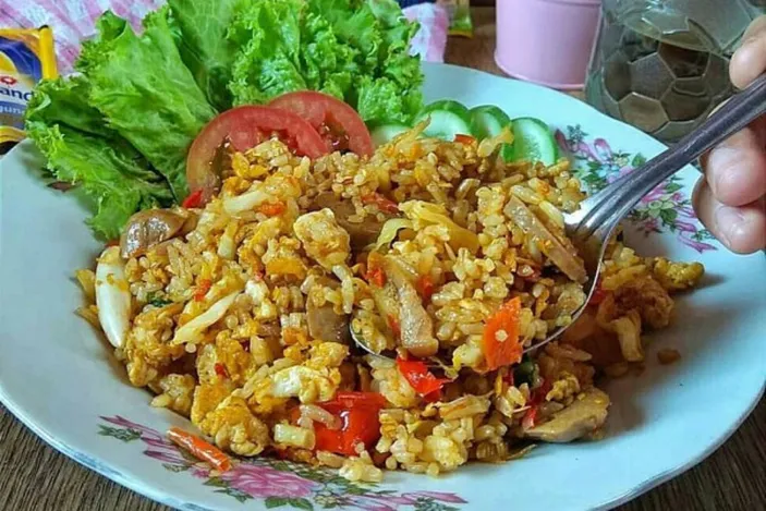 6 Rekomendasi Tempat Makan Nasi Goreng di Beji Depok, Harga Terjangkau ...