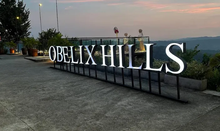 Obelix Hills, Spot Menikmati Sunset Dan City Light Jogja Dengan View ...