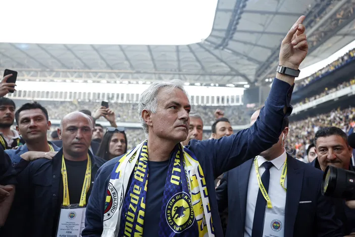 Jose Mourinho Resmi Jadi Pelatih Fenerbahce Di Liga Turkiye, Bantah ...