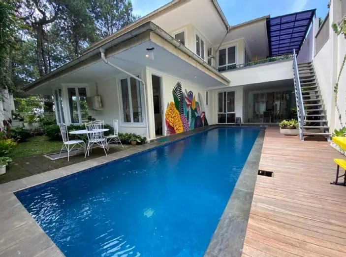 3 Penginapan di Bandung yang Ada Private Pool, Bakal Dibutuhkan Saat