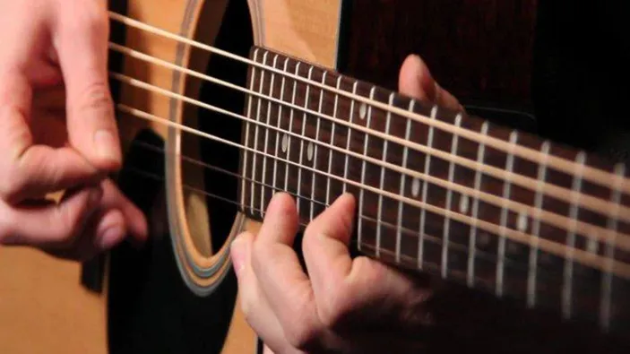 Chord Gitar Untungnya Bumi Masih Berputar Viral di TikTok dan YouTube