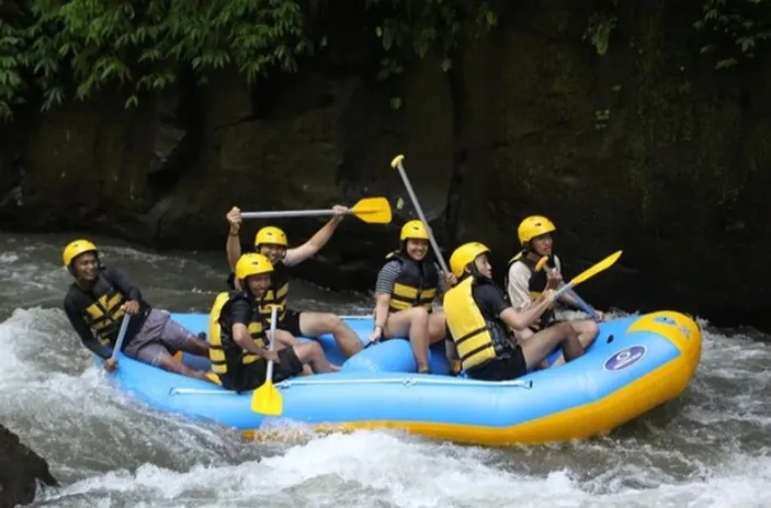 Menguji Adrenalin! Rafting di Sungai Ayung Ubud Bali, Sembari Nikmati ...