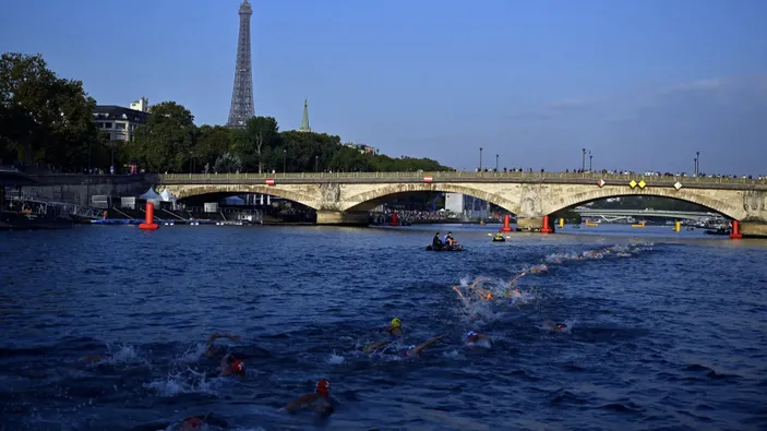 Olimpiade Paris 2024: Puluhan Ribu Atlet Menyusuri Sungai Seine Di Open ...