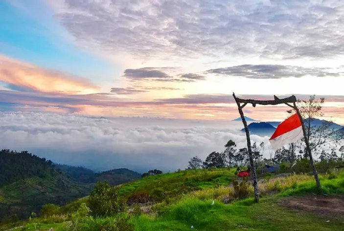 Mendaki Tipis-tipis di Gunung Artapela, Spot Pendakian dengan Panorama ...