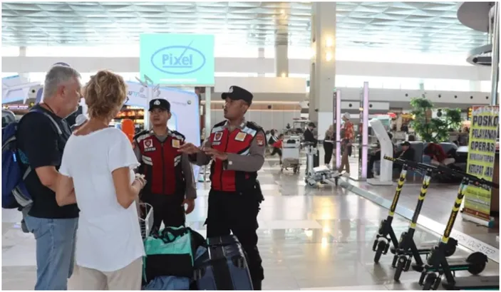 Ratusan Personel Siaga Sambut Paus Fransiskus Di Bandara Soekarno-Hatta ...