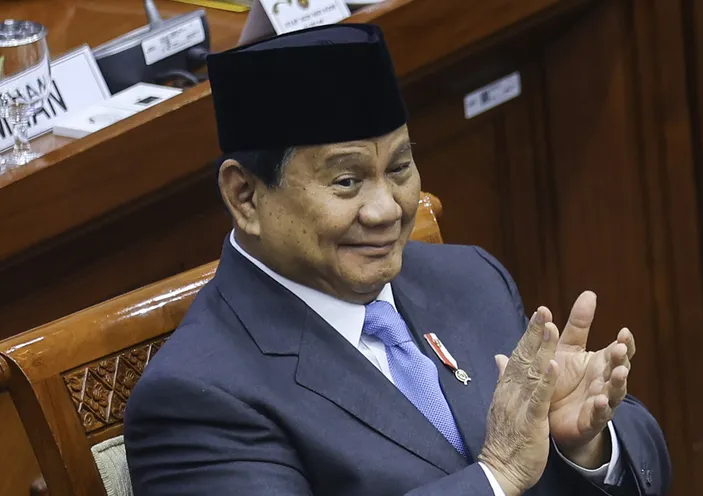 Presiden Prabowo, ia curhat profesor tak setuju program makan bergizi gratis, ia heran apakah profesor itu pintar atau bodoh, simak selengkapnya. ANTARA/Dhemas Reviyanto