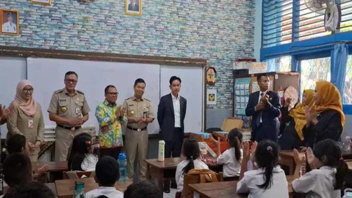 Wapres Gibran Rakabuming Dan PJ Gubernur Jakarta Kunjungi SDN 3 Menteng ...