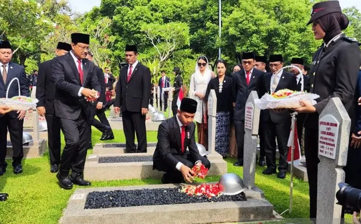 Wapres Gibran Rakabuming Pimpin Upacara Peringatan Hari Pahlawan Di ...