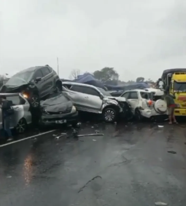 Disebabkan Oleh Berbagai Faktor, Sopir Truk Trailer Ditetapkan Sebagai ...