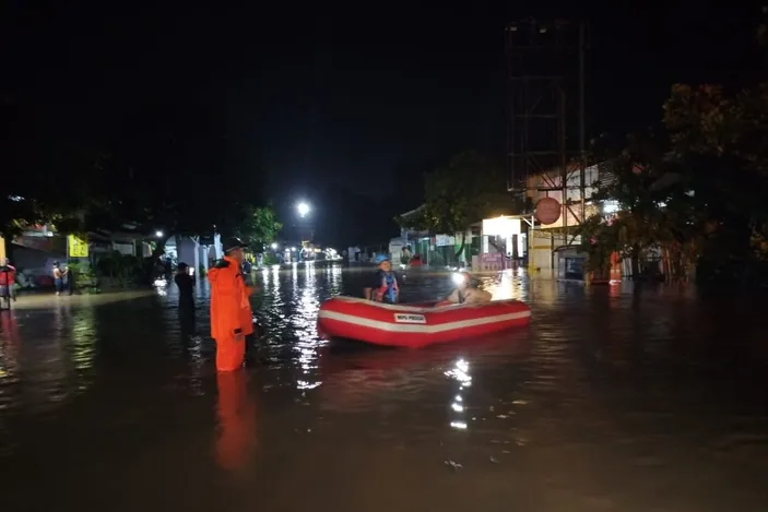 Hujan Deras Picu Banjir Di Ponorogo Bpbd Siagakan Tim Evakuasi Malang Hits