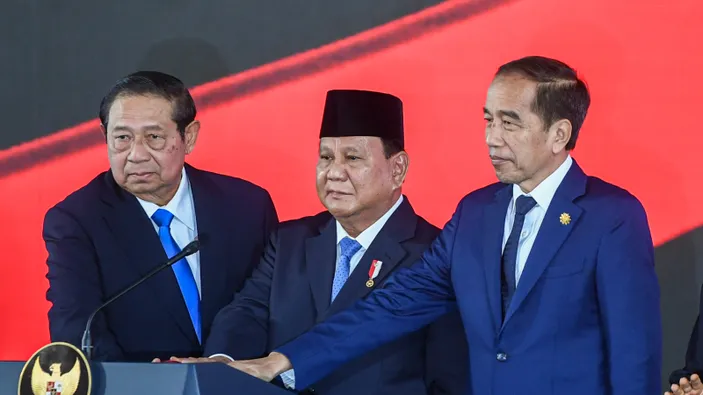 Ilustrasi SBY saat menghadiri peluncuran Danantara bersama Prabowo dan Jokowi, belum lama ini ayah AHY tersebut menyebut pentingnya memerangi perusak konstitusi. ANTARA FOTO/Muhammad Adimaja/nz