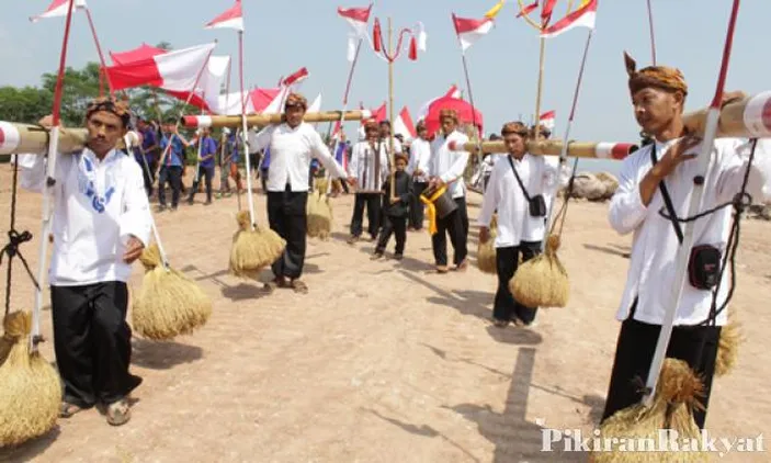 Ritual Adat Warnai Peringatan HUT ke-69 RI di Pasir Impun