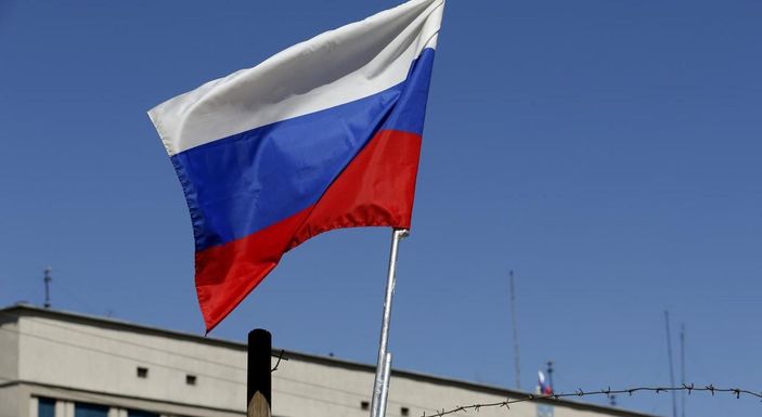 Bendera Rusia.* Orang Rusia anggap AS sebagai negara paling tidak ramah did dunia.