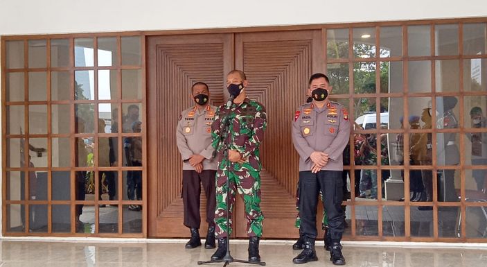 Pangdam Jaya Mayjen TNI Mulyo Aji bersama Kapolda Metro Jaya Irjen Pol Muhammad Fadil Imran