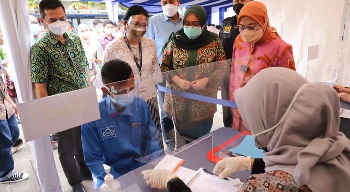 Menteri Ketenagakerjaan, Ida Fauziyah. Sebagai pekerja atau buruh Anda harus memperhatikan syarat untuk mendapat BSU, seperti dikutip dari akun Instagram resmi Kementerian Ketenagakerjaan @kemnaker.