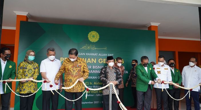 Menko Airlangga Hartarto saat menghadiri acara Program Pengenalan Kehidupan Kampus bagi Mahasiswa Baru (PKKMB) Universitas Muhammadiyah Jakarta dengan tema : Membangun Generasi Muda yang Kompetitif, Entrepreneur, dan Berkarakter untuk Indonesia Berkemajuan.