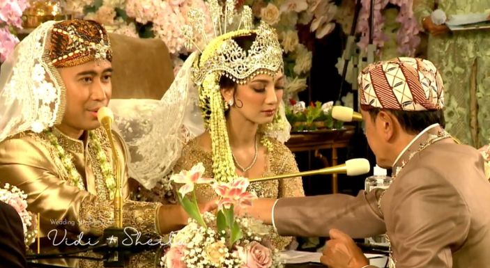 Vidi Aldiano dan Sheila Dara resmi menikah.  