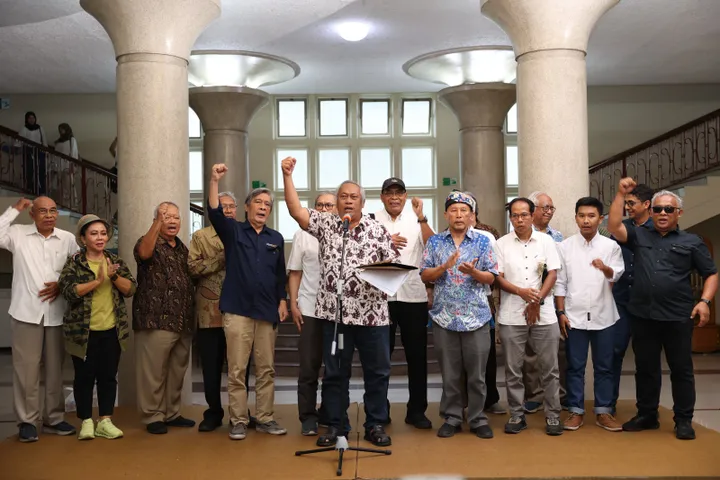 Mantan Ketua Dewan Guru Besar UGM Sebut Jokowi Pembohong, Ungkap Alasan dan Fakta Ijazah Asli - Rublik Depok