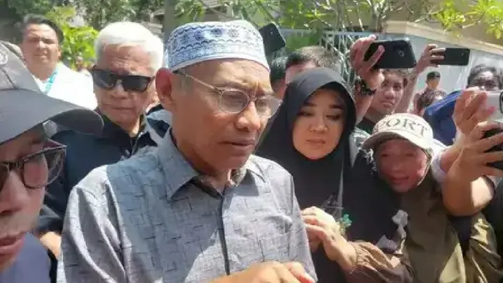 Kasus Ijazah Palsu Jokowi: Bukti Baru Terungkap, Proses Hukum Kian Panas! -  Rublik Depok - Halaman 2