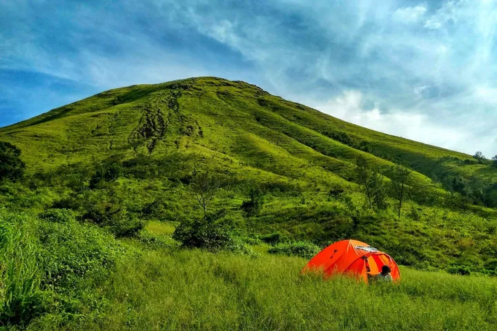 Gunung Penanggungan: Gunung Keramat yang Menyimpan Jejak Sejarah Peradaban  Hindu-Buddha - PR Garut