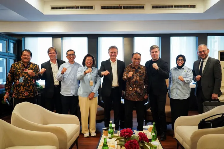 Menkop Budi Arie Terima Pemilik Perusahaan Peternakan Terbesar di Dunia Bahas Kerja Sama Koperasi Desa Merah Putih.