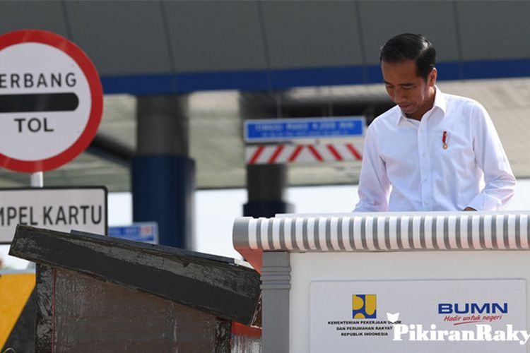 Jokowi Resmikan Jalan Tol Terpanjang Di Indonesia Di Lampung