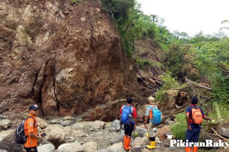 Banjir Di Ciangir Akibat Aliran Sungai Tertutup Material