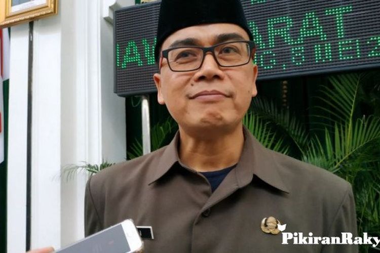 Ridwan Kamil Lantik Kadinkes Jabar Berli Hamdani Pikiran