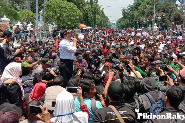 Cirebon Diguncang Unjuk Rasa Besar Besaran Pikiran Rakyat Com