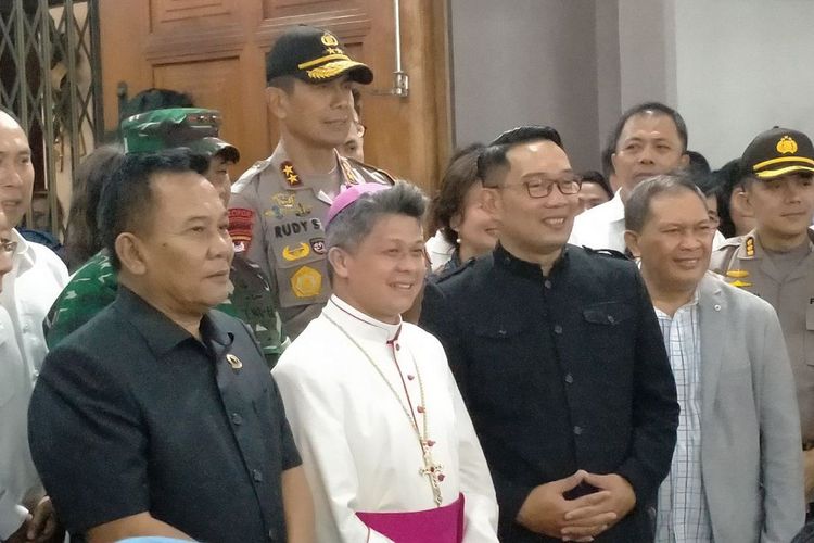 Malam Natal Di Gereja Katedral Santo Petrus Ridwan Kamil Inilah Wajah Kita Yang Sebenarnya Pikiran Rakyat Com