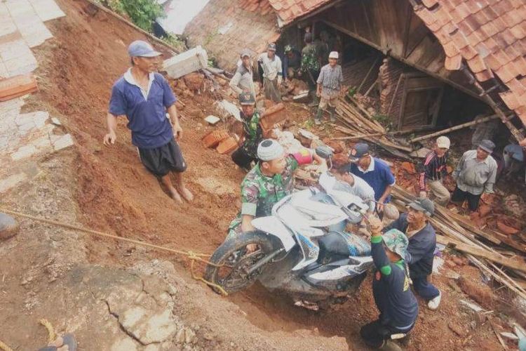 Hingga 3 September 2020 Indonesia Sudah Alami 1 944 Bencana Alam Hampir Empat Juta Warga Mengungsi Pikiran Rakyat Com