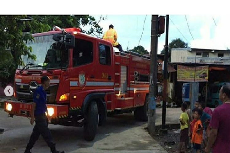 Viral Video Petugas Damkar Kota Makassar Jadi Korban Prank Kena Laporan Hoaks Usai Terlanjur Terjunkan Sejumlah Mobil Pemadam Pikiran Rakyat Com