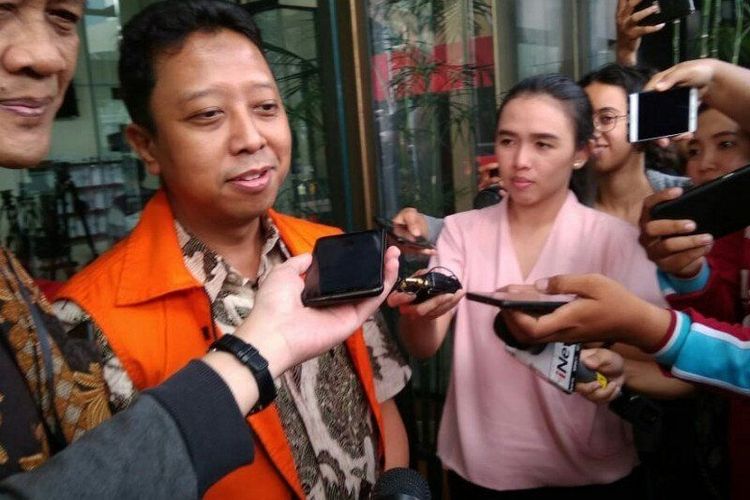 Setahun Terjerat Kasus Jual Beli Jabatan, Romahurmuziy Resmi Bebas dari Jeruji Besi - Pikiran Rakyat Cirebon - Pikiran Rakyat