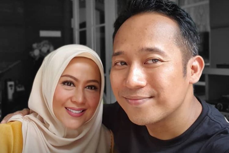Mantan Pacar Masih Simpan Kado Dari Denny Cagur Shanty Salam Ya Buat Suami Pikiran Rakyat Com<script async src=