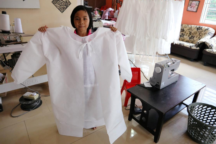 Ingin Bantu Tenaga Medis Bocah 9 Tahun Jahit Sendiri Baju  