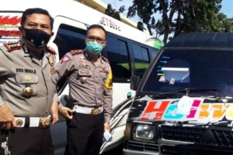 Ditlantas Polda Jawa Timur Amankan 54 Bus Dan Kendaraan Travel Yang Angkut Pemudik - Portal Jember