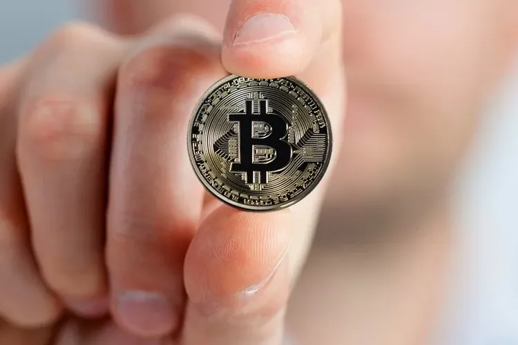 bitcoin kūrėjo atlyginimas knygos nano s į monetų bazę